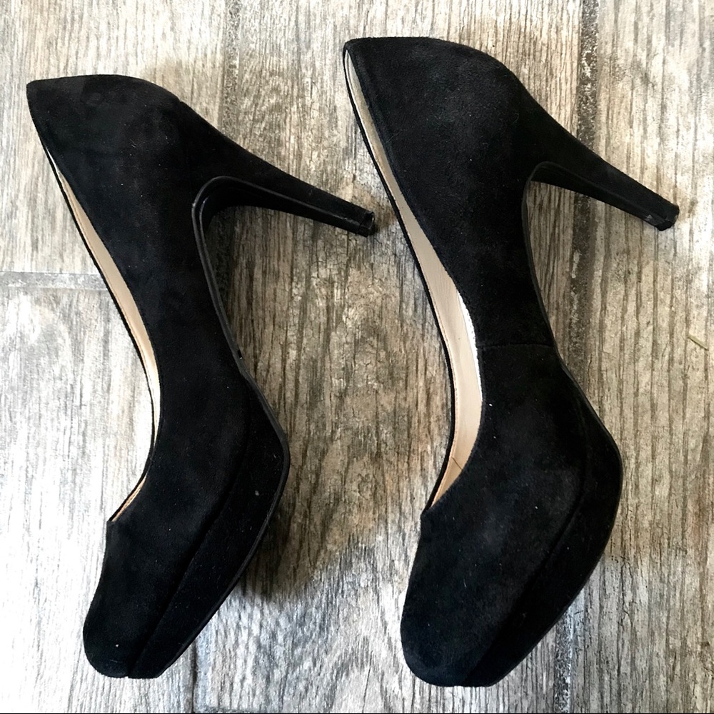Marc Fisher Black round-toe pumps